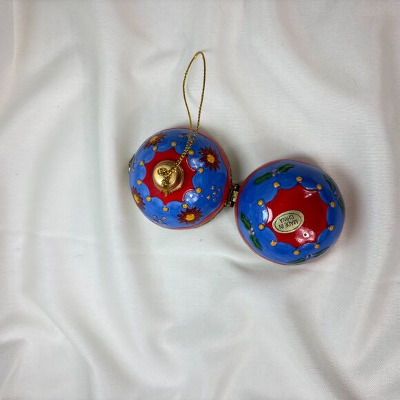 Hinged Porcelain Small Vintage Christmas Ornaments Trinket Boxes Set of 2 - Picture 12 of 13